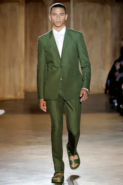 Look 28